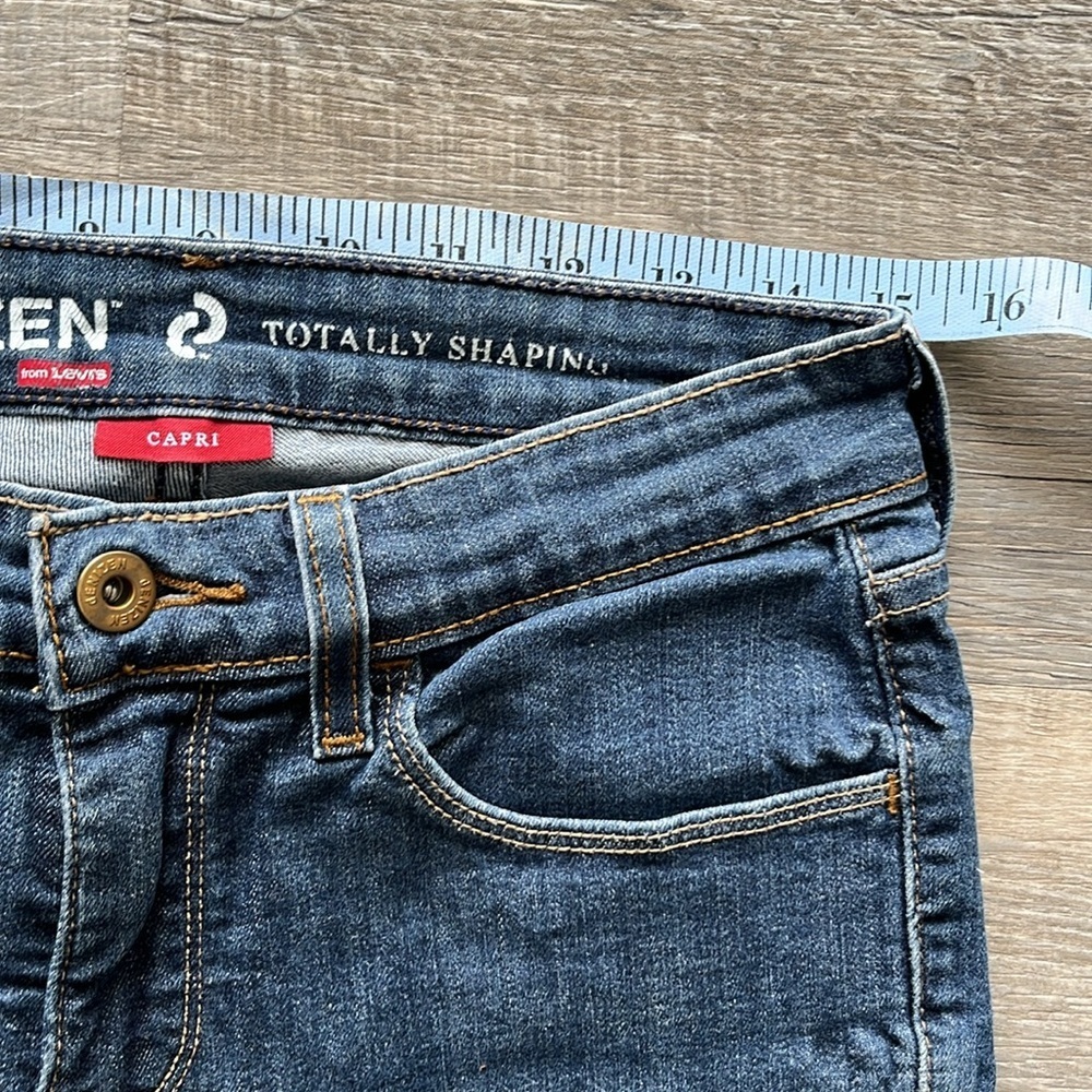 Denizen from Levi's Totally Shaping Capris Blue Jean Capri, Misses Size 4 - Picture 9 of 12